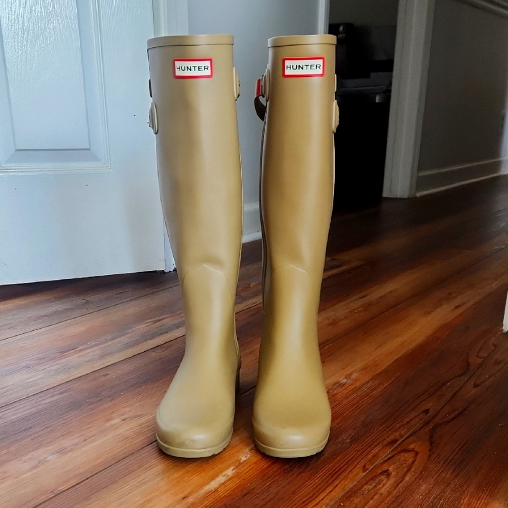 Refined Hunter Tan Rain Boots